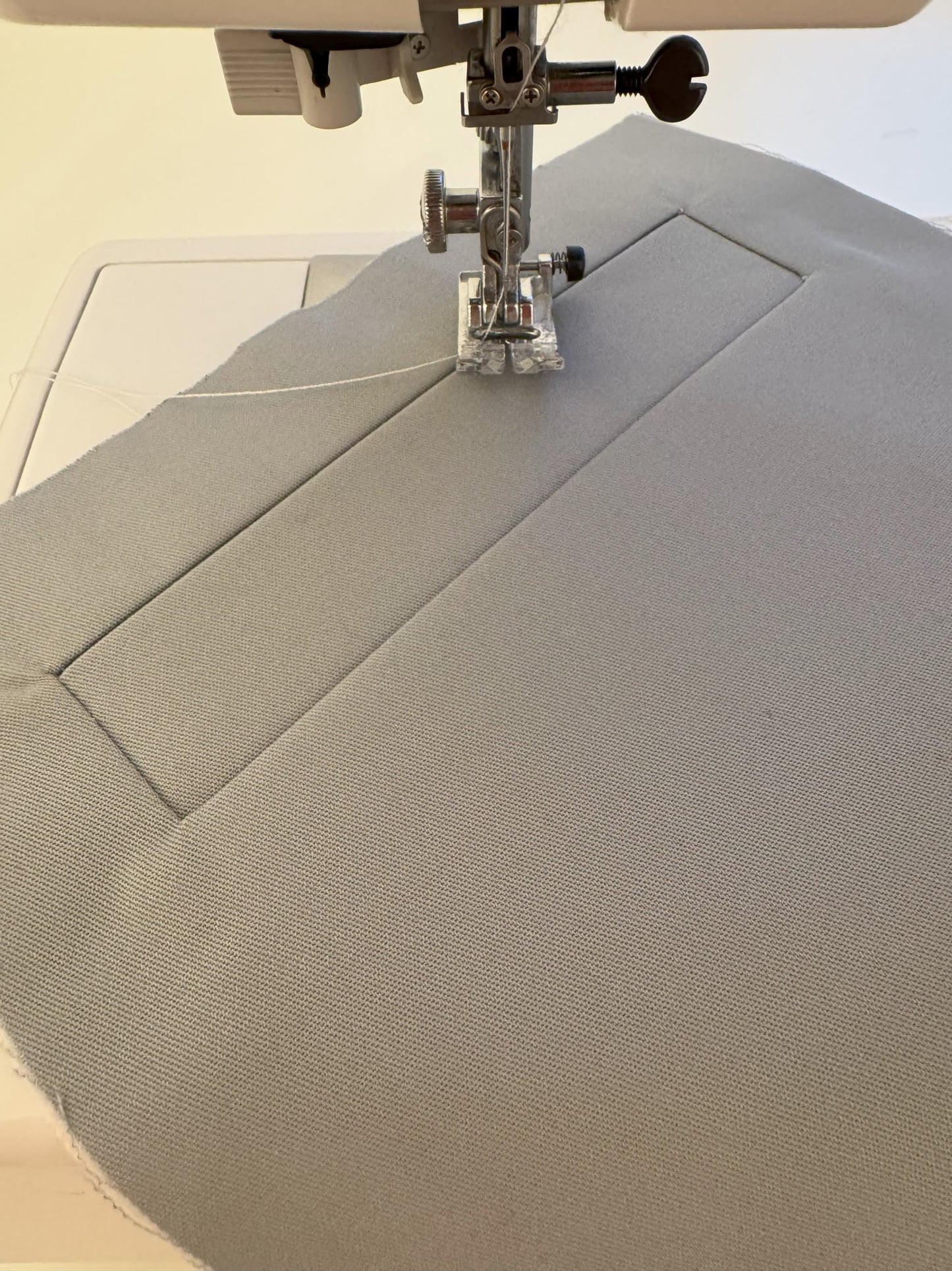 IEGRIEZTO KABATU MEISTARKLASE – PACEL SAVU ŠŪŠANAS MEISTARĪBU JAUNĀ LĪMENĪ